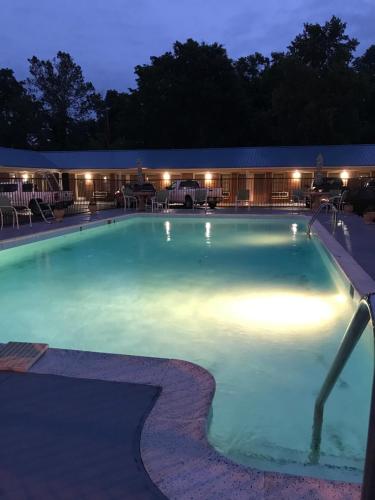 Merrimac Inn & Suites - photo 3