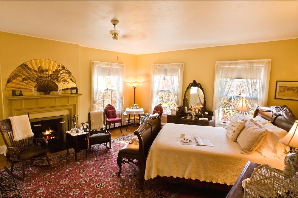 The Applewood Manor - photo 5