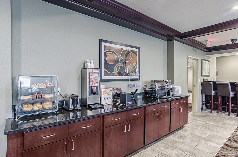 Cobblestone Inn & Suites Guernsey - photo 24