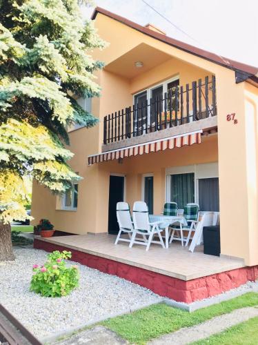 Emília Apartment — 4-Star Luxury Hotel in Balatonfoldvar, Hungary