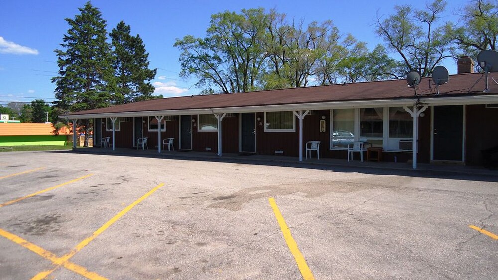 Spinning Wheel Motel - photo 17