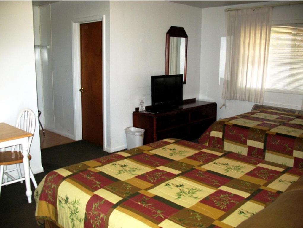 Golden West Motel - photo 35