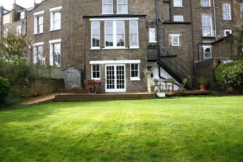 Garden flat in a quiet Camden spot — 4-Star Luxury Hotel in London, United Kingdom