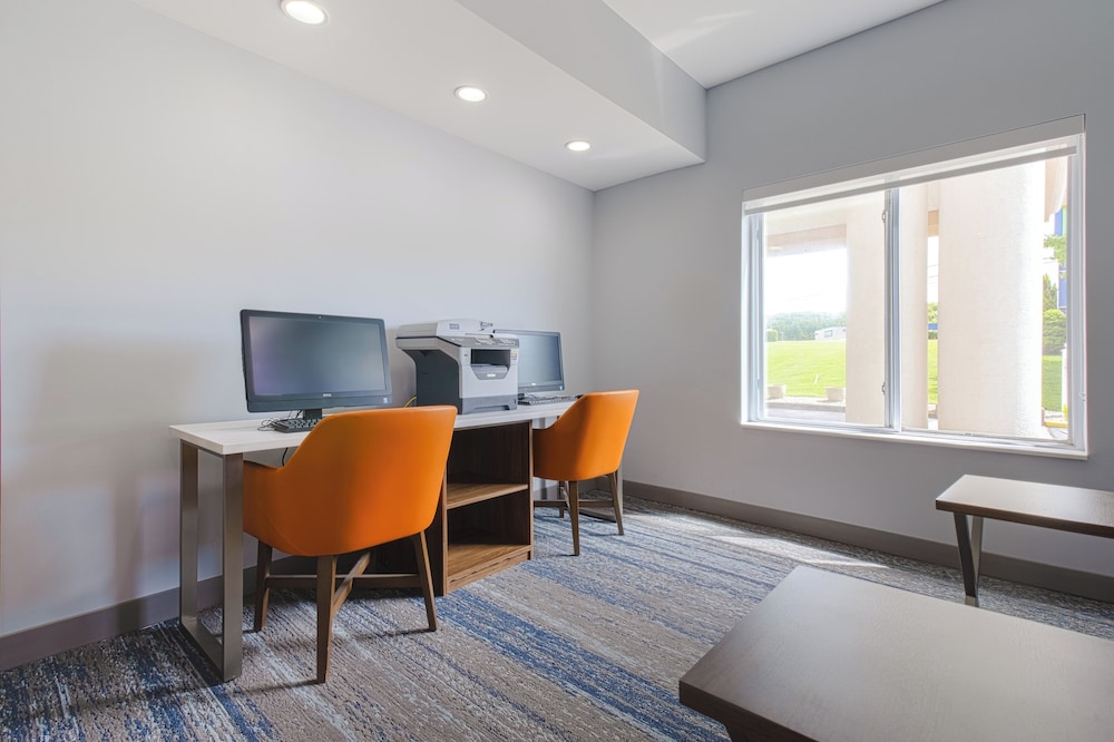 Holiday Inn Express Hartford Newington by IHG - photo 44