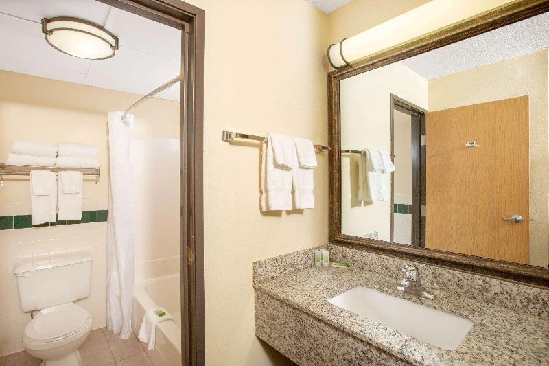 AmericInn by Wyndham Kearney - photo 5