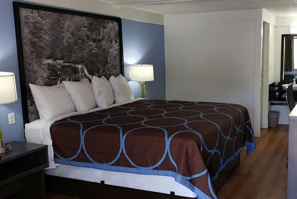 Super 8 by Wyndham Asheville Biltmore - photo 5