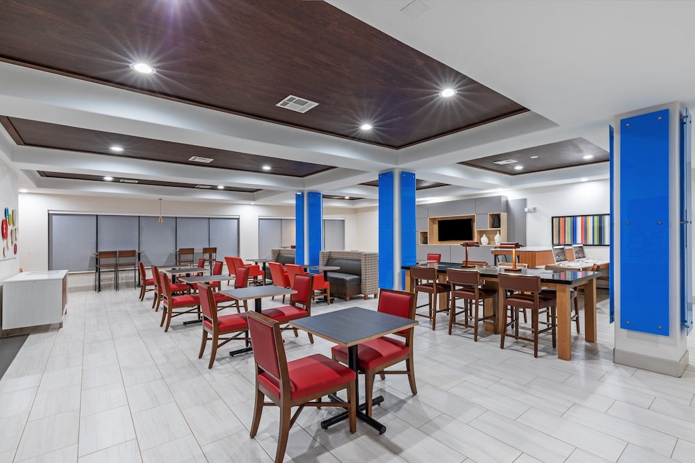 Holiday Inn Express Hotel & Suites Vidor South - photo 44
