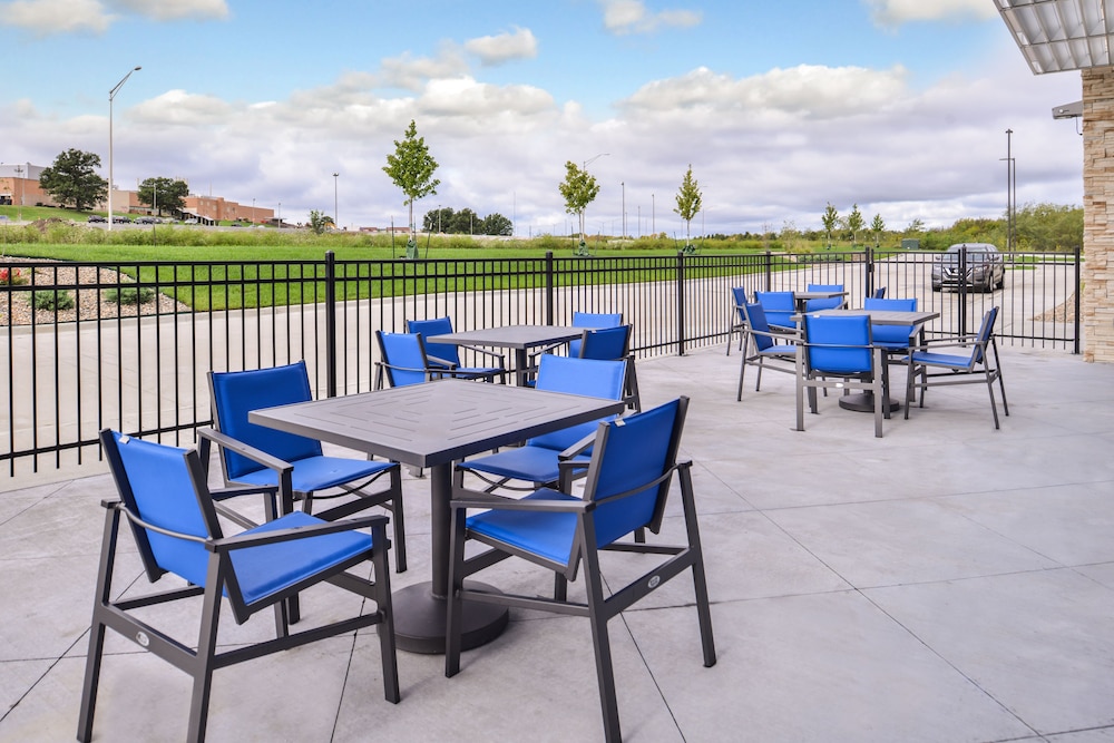 Holiday Inn Express & Suites Kansas City Lee's Summit by IHG - photo 25
