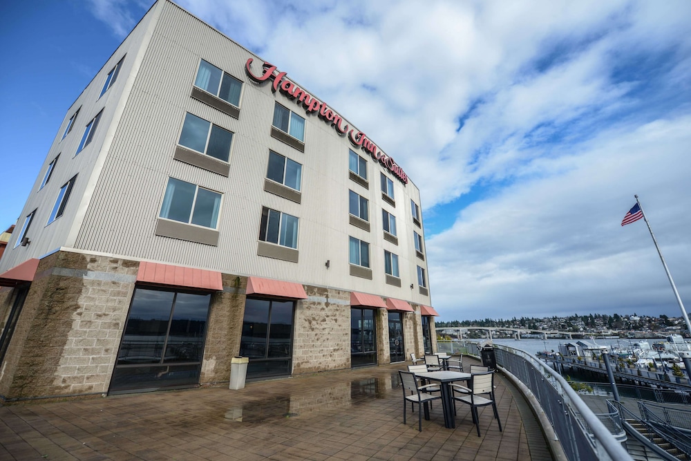 Hampton Inn & Suites Bremerton - photo 36