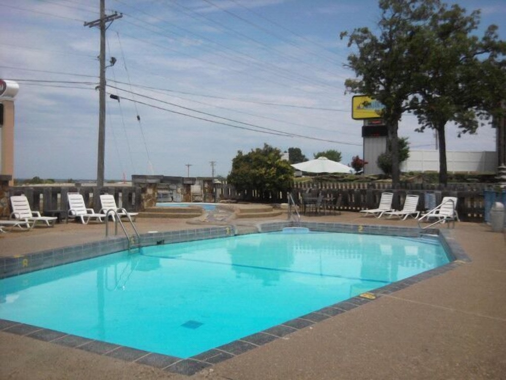 Quails Nest Inn and Suites - photo 24