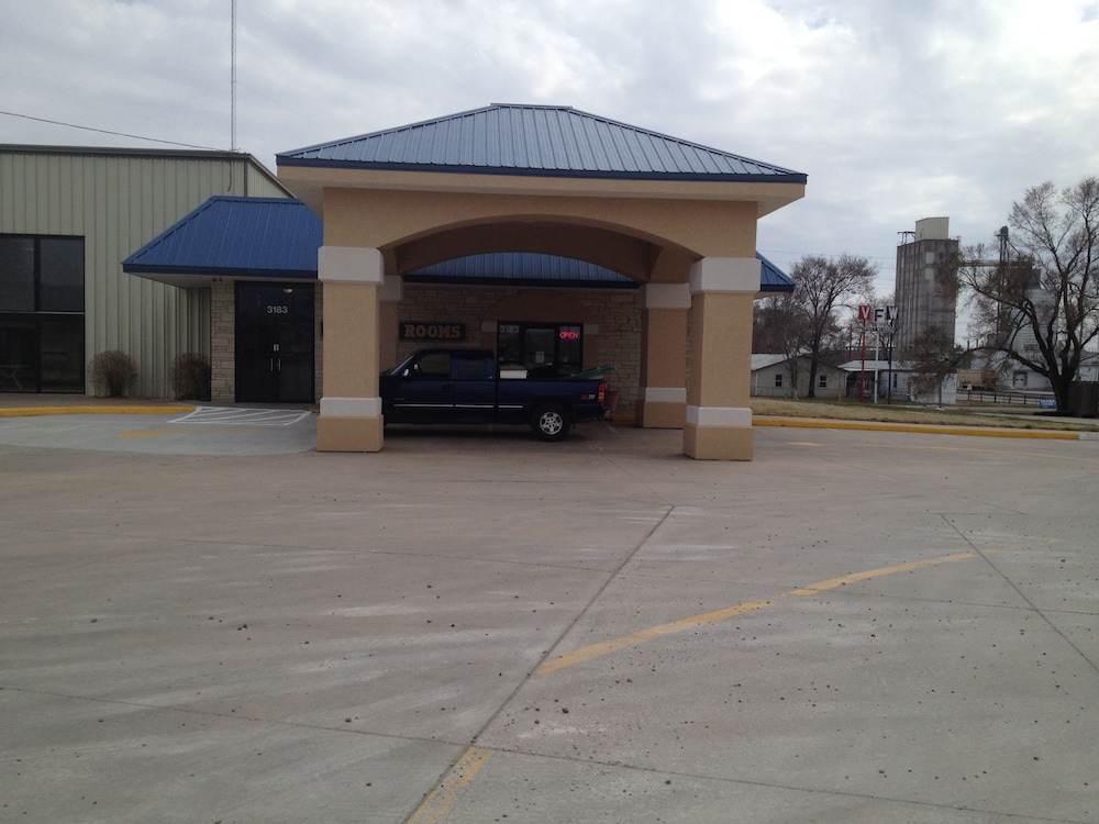 Knights Inn By Capital O Emporia I 35 - photo 103