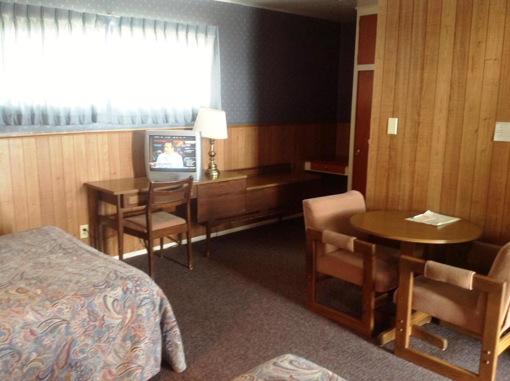 Bridgeport Inn - photo 17