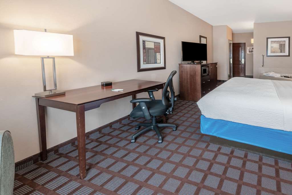 La Quinta Inn & Suites by Wyndham Bozeman - photo 21