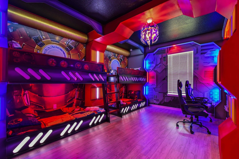 Iron Man Villa Pool Spa Near Disney 10br 3020 Davenport — 4-Star Luxury Hotel in Davenport, United States