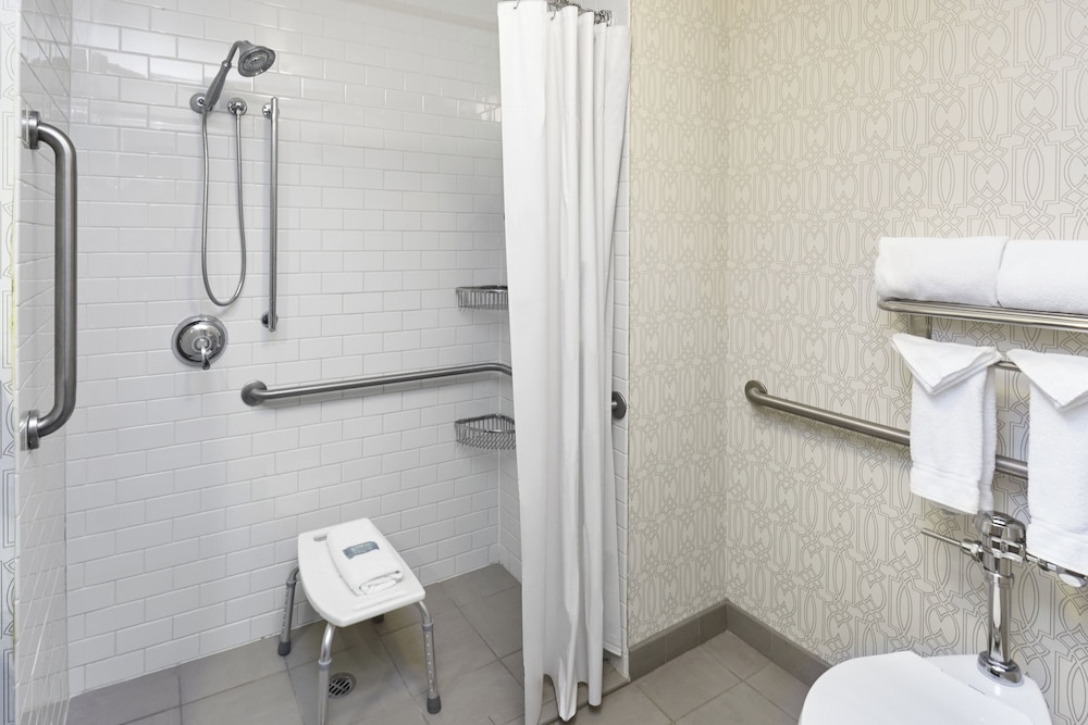 Holiday Inn Express Chicago Magnificent Mile - photo 32