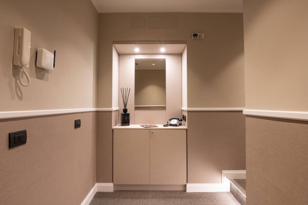 Domus 213 Guest House — 4-Star Luxury Hotel in Rome, Italy