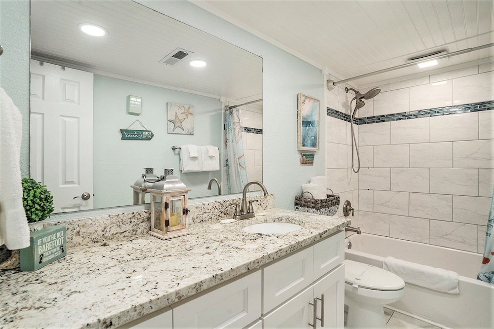 1201 Waters Edge Resort 3 Bedroom Condo by RedAwning - photo 15