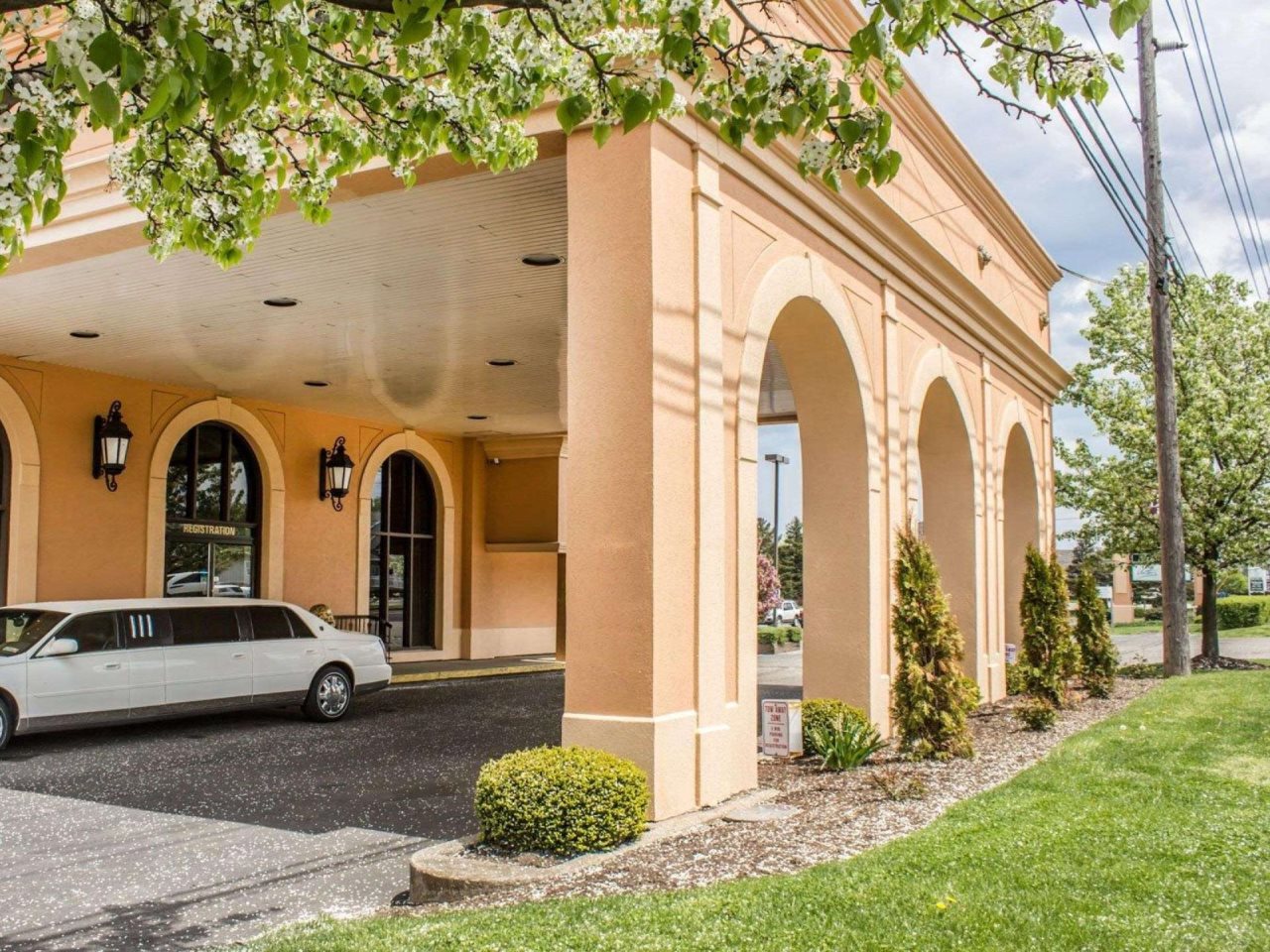 Bel Aire Hotel Lake Erie in Erie, United States