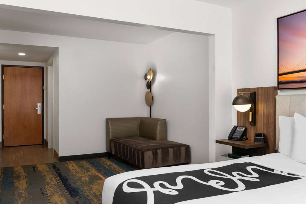 La Quinta Inn & Suites by Wyndham Kennewick - photo 21