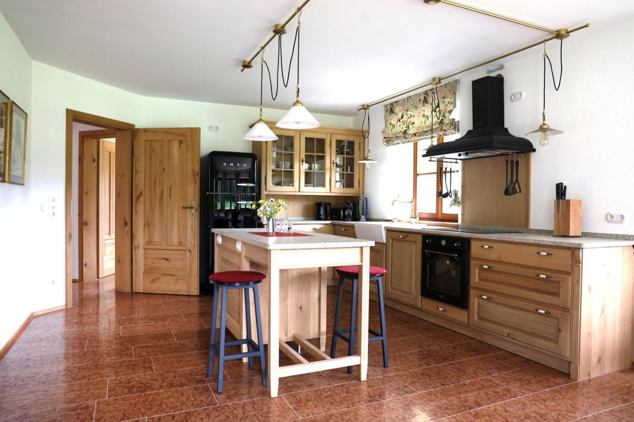 VILLA SEEBERG by Schloss Gessenberg luxurious vacation home with lake and mountain views suitable for families and friends — 4-Star Luxury Hotel in Petting, Germany