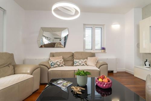 Seaview Apartment with Free Garage Parking 2 min to Beach Zaton near Dubrovnik