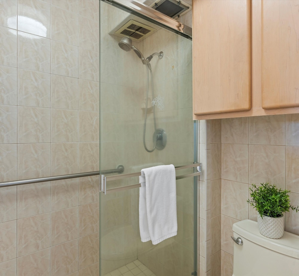 Sugar Beach Resort Ph35 2 Bedroom Condo - photo 16