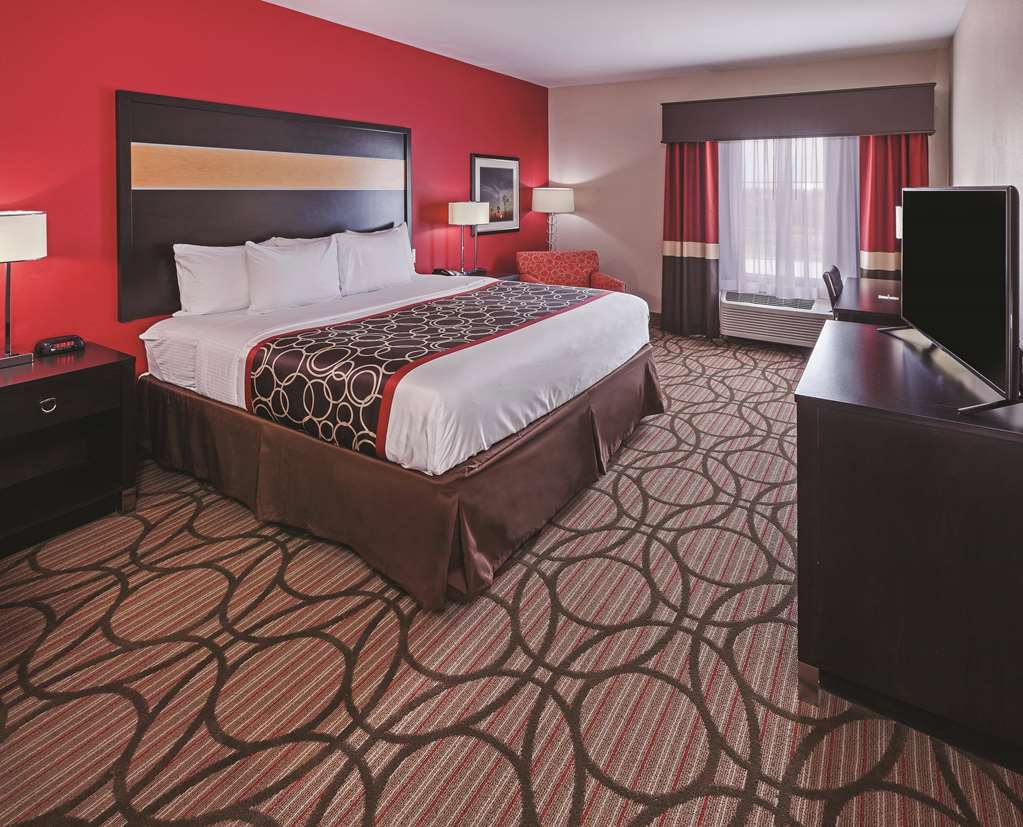 La Quinta Inn & Suites by Wyndham Wichita Falls MSU Area - photo 16