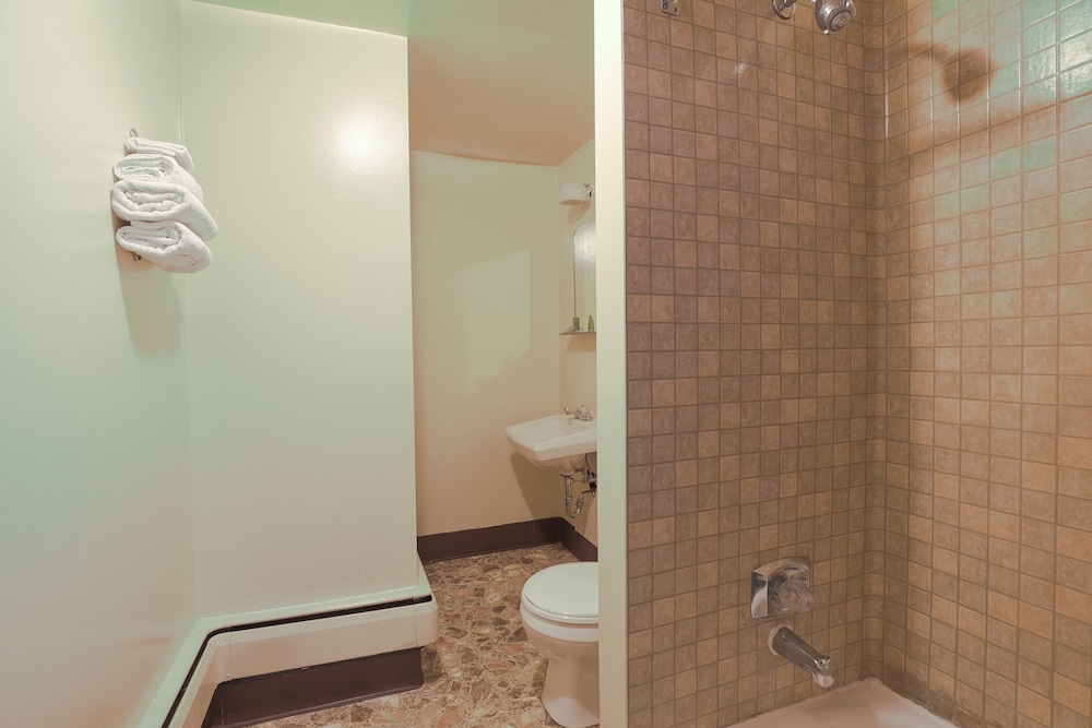 Love Hotels Silver Street by OYO at Hurley WI - photo 34