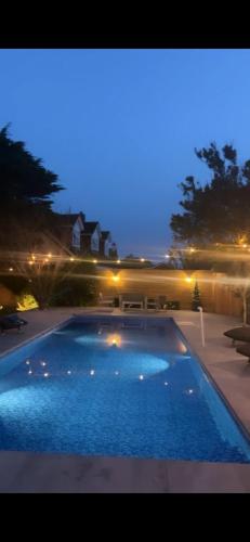 Stranraer House and pool — 4-Star Luxury Hotel in Selsey, United Kingdom