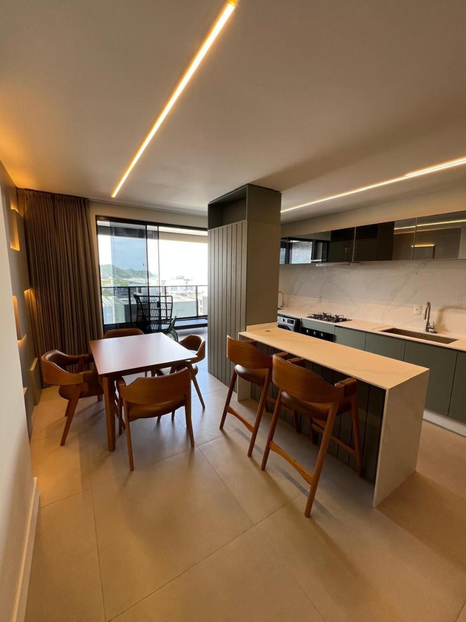 Apartamento 100m da Praia Brava Itajaí