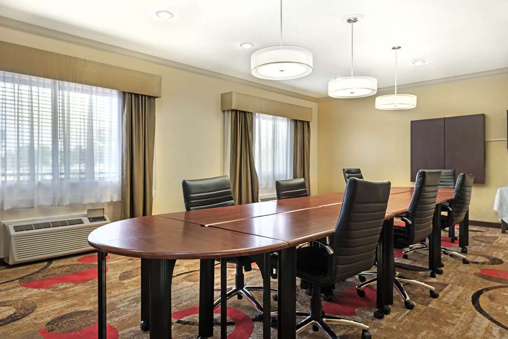 Best Western Plus Eagleridge Inn & Suites - photo 50