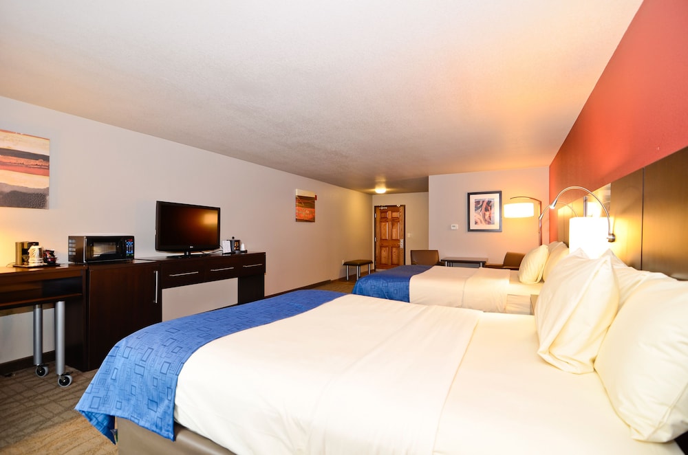 Astoria Hotel and Event Center - photo 3