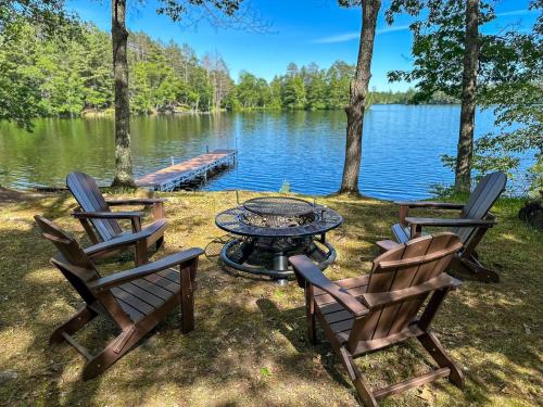 Wausau Cabin on Twin Bear Lake by arc Vacation Rentals — 4-Star Luxury Hotel in Iron River, United States