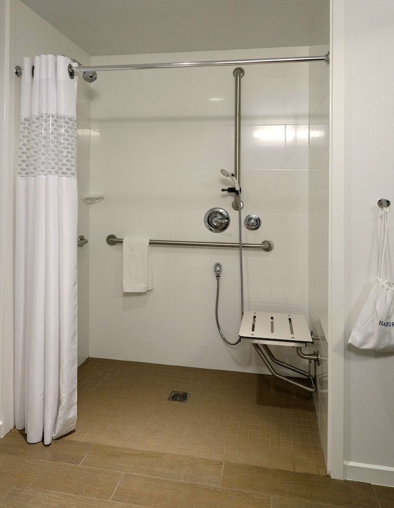 Hampton Inn Green Bay Downtown - photo 46