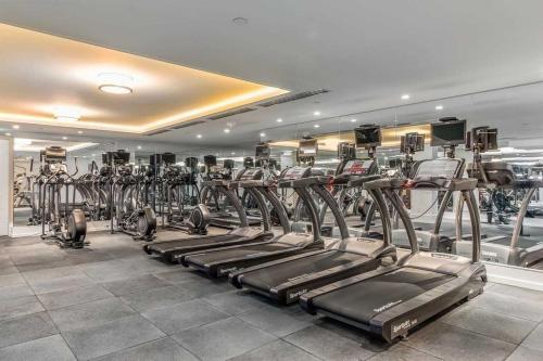 Luxury view in Toronto Downtown 3 Bedroom 2.5 Bathroom 1 Parking — 4-Star Luxury Hotel in Toronto, Canada