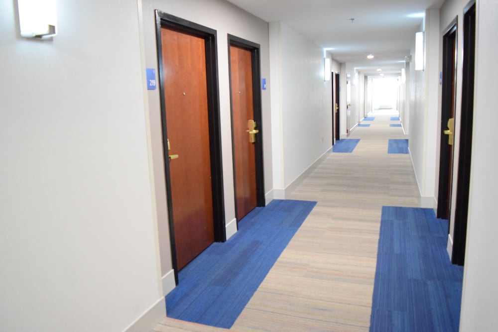 Holiday Inn Express Hotel & Suites West I 10 by IHG - photo 55