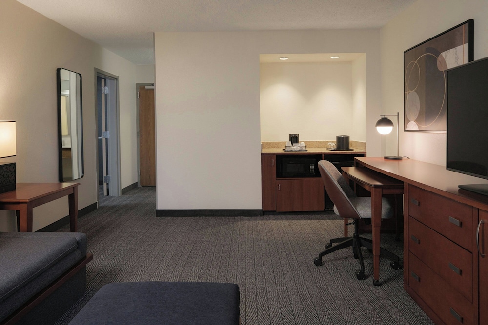 Courtyard by Marriott Louisville East - photo 9