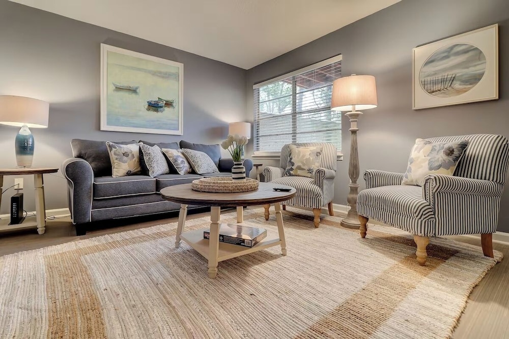 Spacious 3BR Hilton Head Getaway Pool Access — hotel near Hilton Head Airport