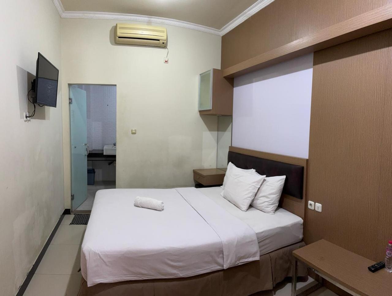 Dragon Palace Hotel — Ternate