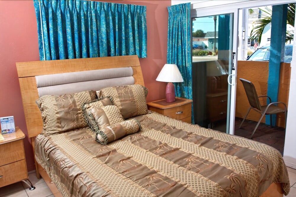Bay Palms Waterfront Resort Hotel and Marina - photo 3