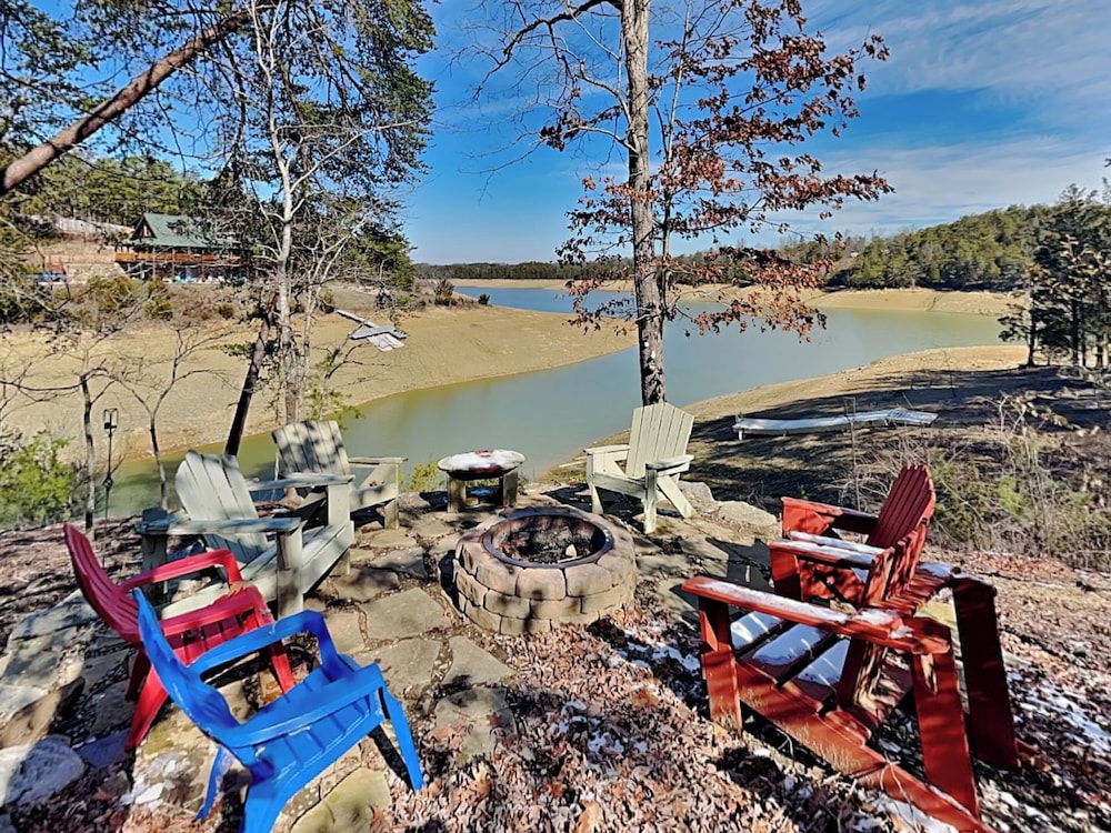Kajun Kove — 4-Star Luxury Hotel in Sevierville, United States