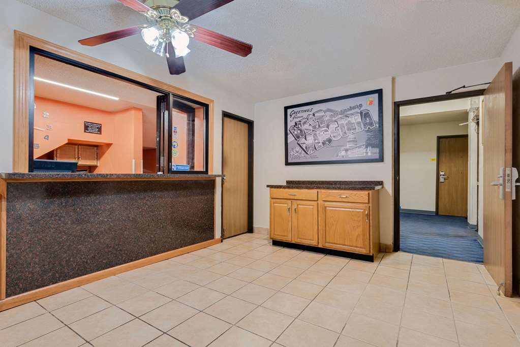 Super 8 by Wyndham Martinsburg - photo 3