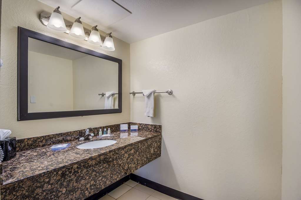 Clarion Inn & Suites Central Clearwater Beach - photo 28