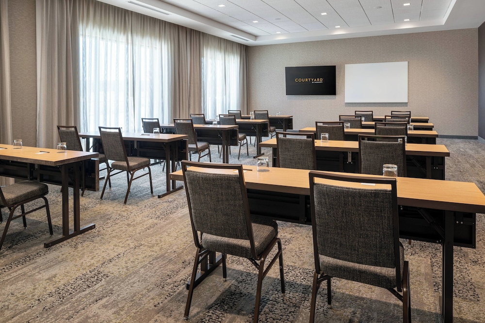 Courtyard by Marriott Petaluma Sonoma County - photo 32