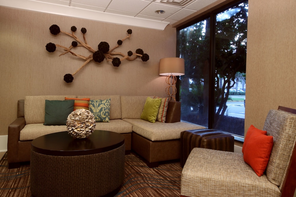 Hampton Inn Jacksonville Beach Oceanfront - photo 2