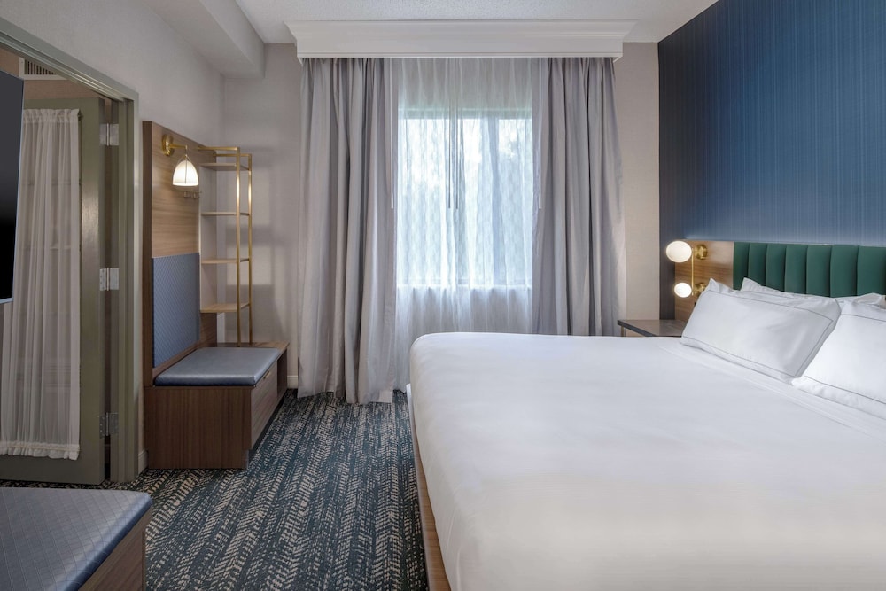 DoubleTree Suites by Hilton Hotel Mt. Laurel - photo 10