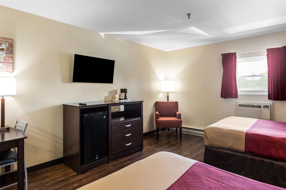 Econo Lodge Near Stewart Inter - photo 14
