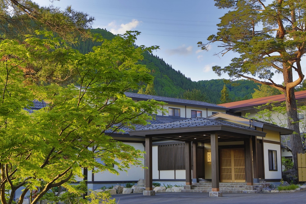 Yukemuri no yado Inazumi onsen — 4-Star Luxury Hotel in Yuzawa, Japan