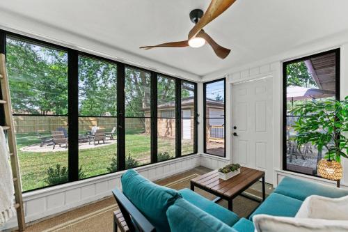 Entertainment Haven w Firepit Games & Fenced Yard — hotel in Janesville
