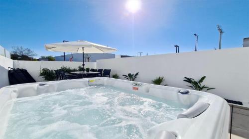 Marina Retreat CleverDetails for 2 adults and 2 children Jacuzzi near the Marina and the beach — 4-Star Luxury Hotel in Vilamoura, Portugal